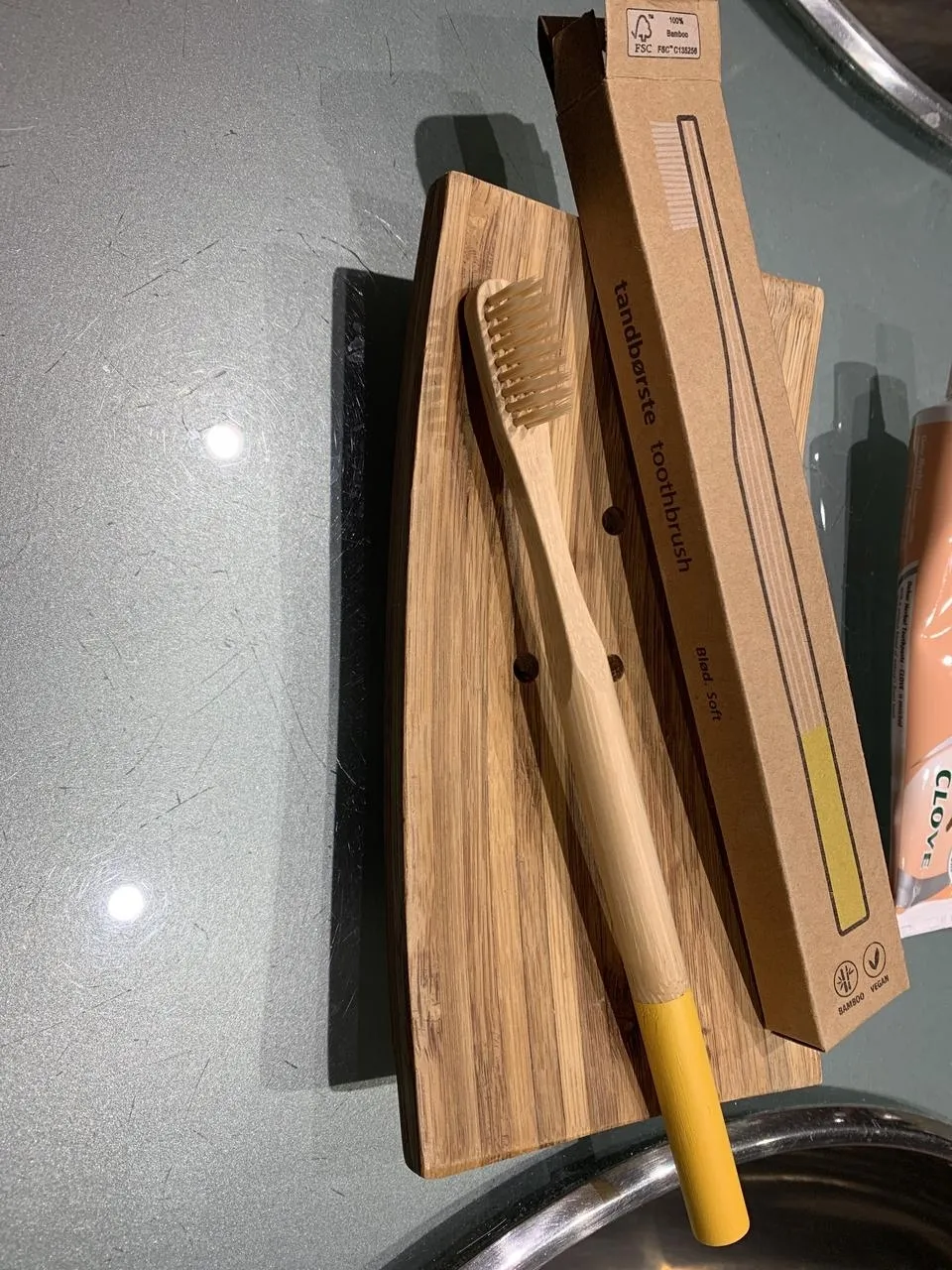 Compra o utiliza un cepillo de dientes de bambú o madera 1 Comunidad