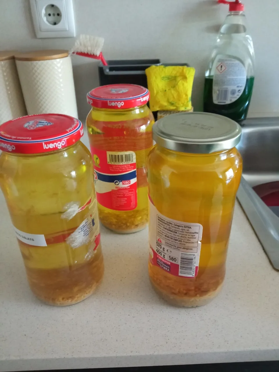 Guarda el aceite usado y llévalo al contenedor del aceite 3 Comunidad