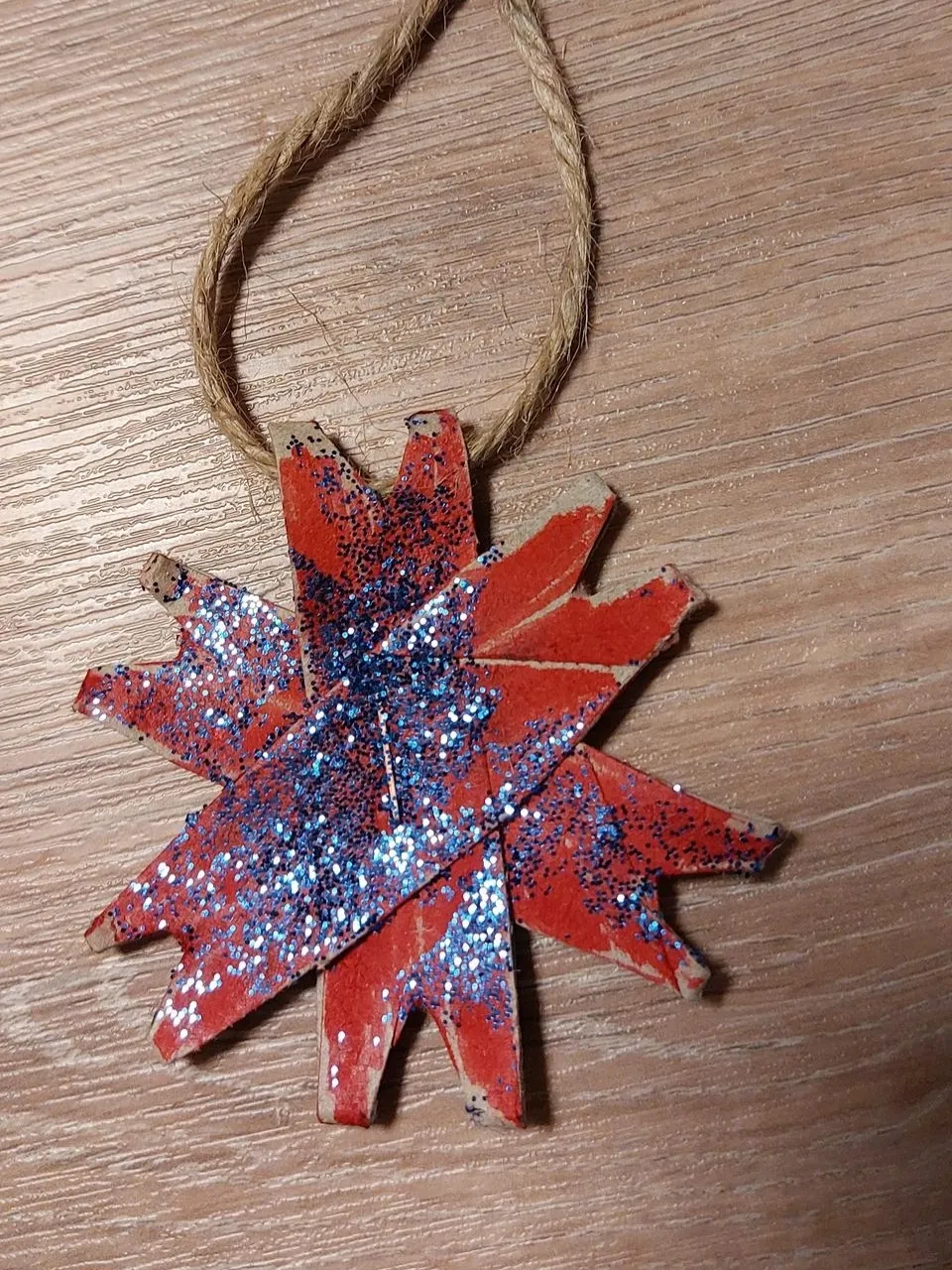 Haz una decoración para una celebración con elementos reciclados 3 Comunidad