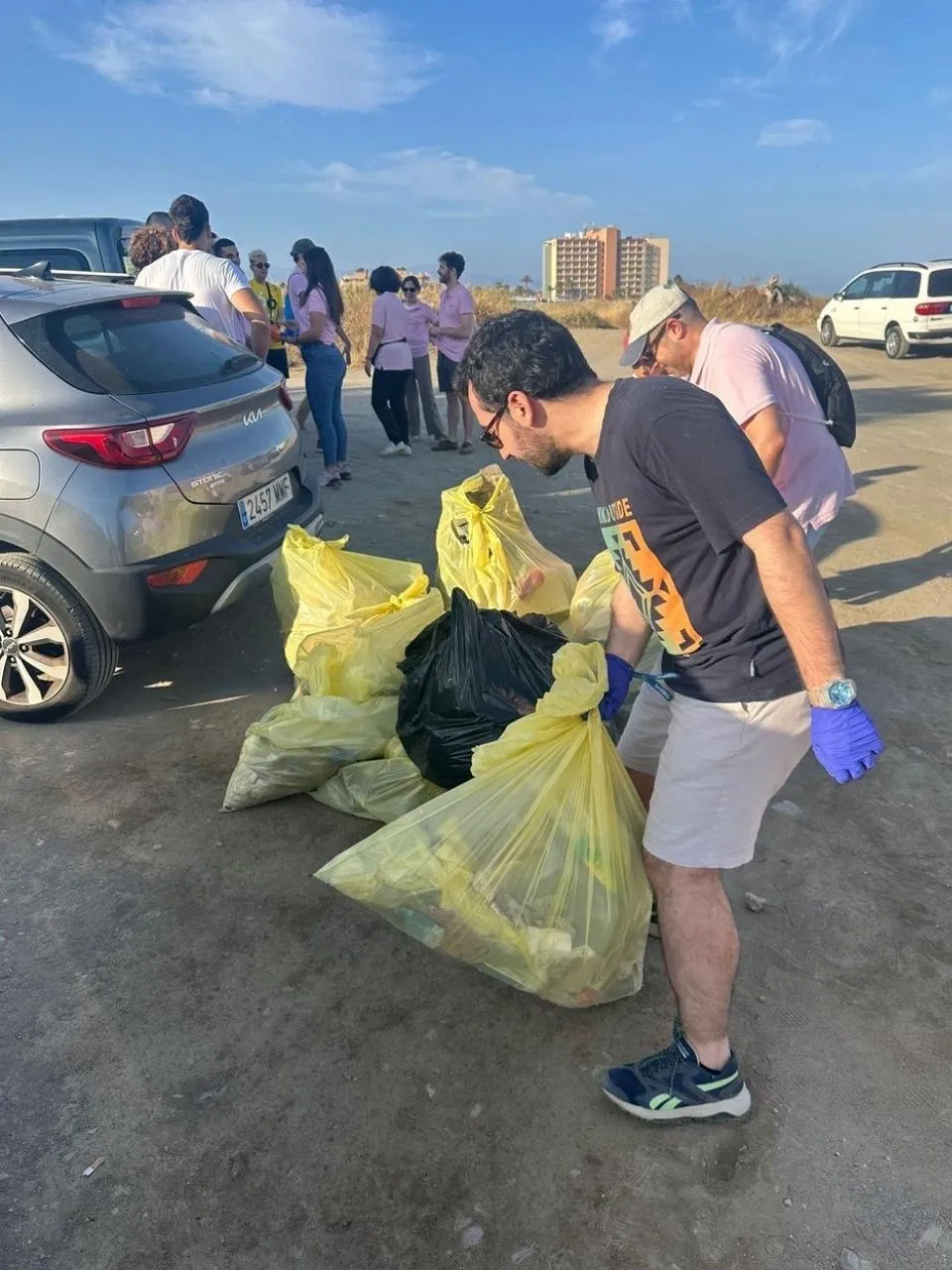 Recoge tres residuos que veas en la playa o en el bosque 3 Comunidad
