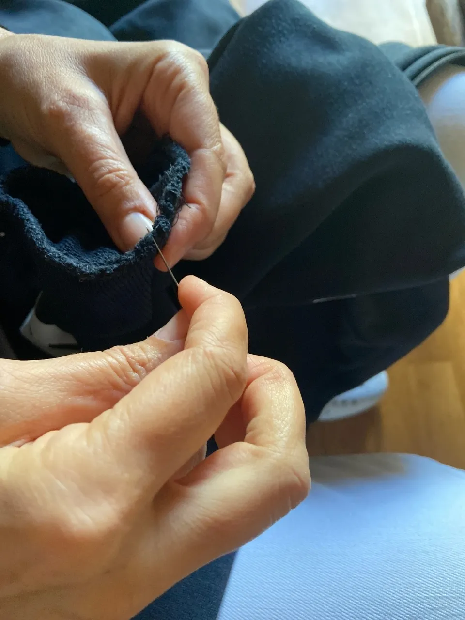 Repara una pieza de ropa o calzado 1 Comunidad