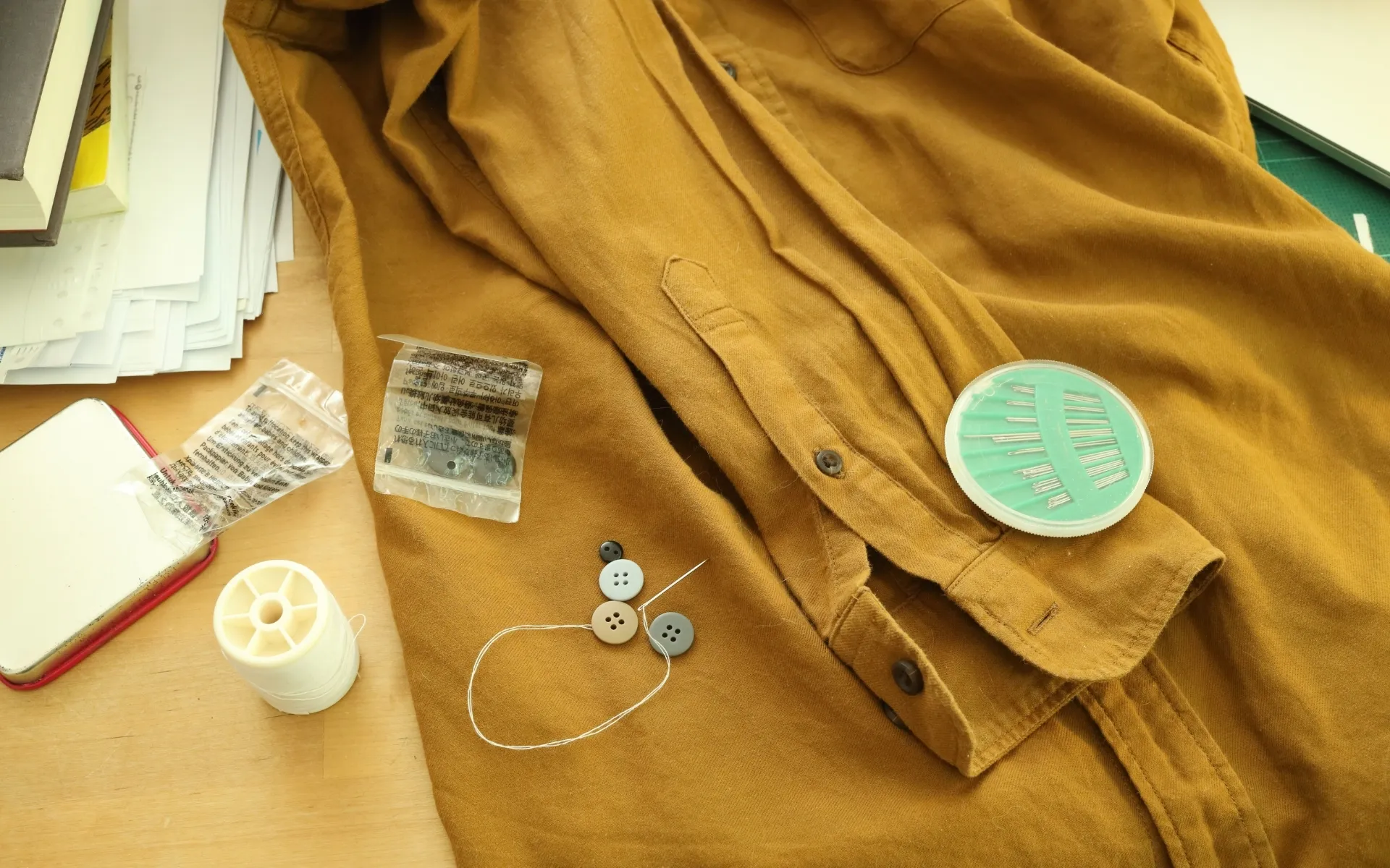 Repara una pieza de ropa o calzado