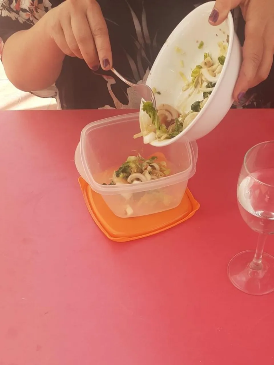 Tráete un táper al restaurante para llevarte las sobras 1 Comunidad